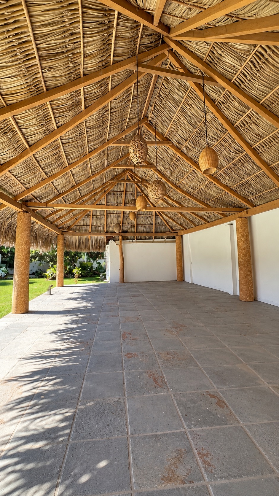 Interior techado de la palapa
